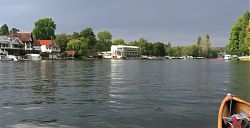 Beginn der berühmten Regattastrecke auf der Themse in Henley