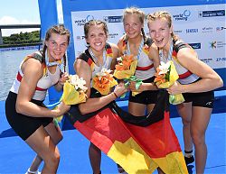 Junioren-Weltmeisterschaft in Tokyo 2019: Silbermedaille für den deutschen "Doppelvierer ohne" (mit ARV Hanseat-Ruderin Charlotte Moritz, 2.v.r.)